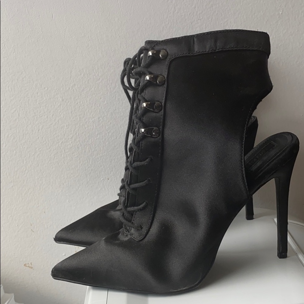 Brand New, Open Back Pointed toe Lace-ups 💕